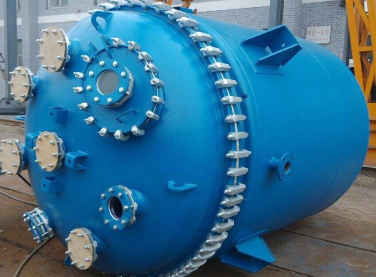 基料生產(chǎn)設(shè)備—搪玻璃反應(yīng)釜(圖1) 搪玻璃反應(yīng)釜